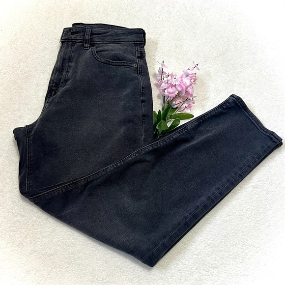 American Eagle Outfitters Denim - American Eagle Charcoal Straight Leg Mom Jeans - Size 6 (28")